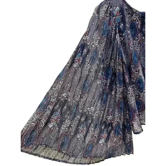 Fire Los Angeles Boho Batwing Navy Floral Blouse Size S, Pre-Owned - Picture 3 of 6